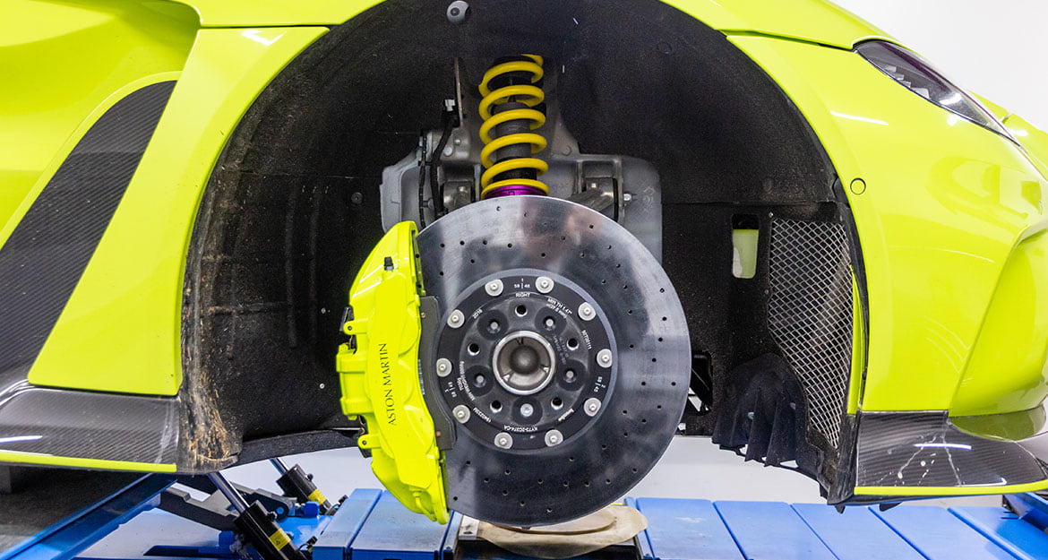 Our KW height adjustable springs allows a continuous lowering of up to 30 millimeters at the front axle and 5 to 25 millimeters at the rear axle