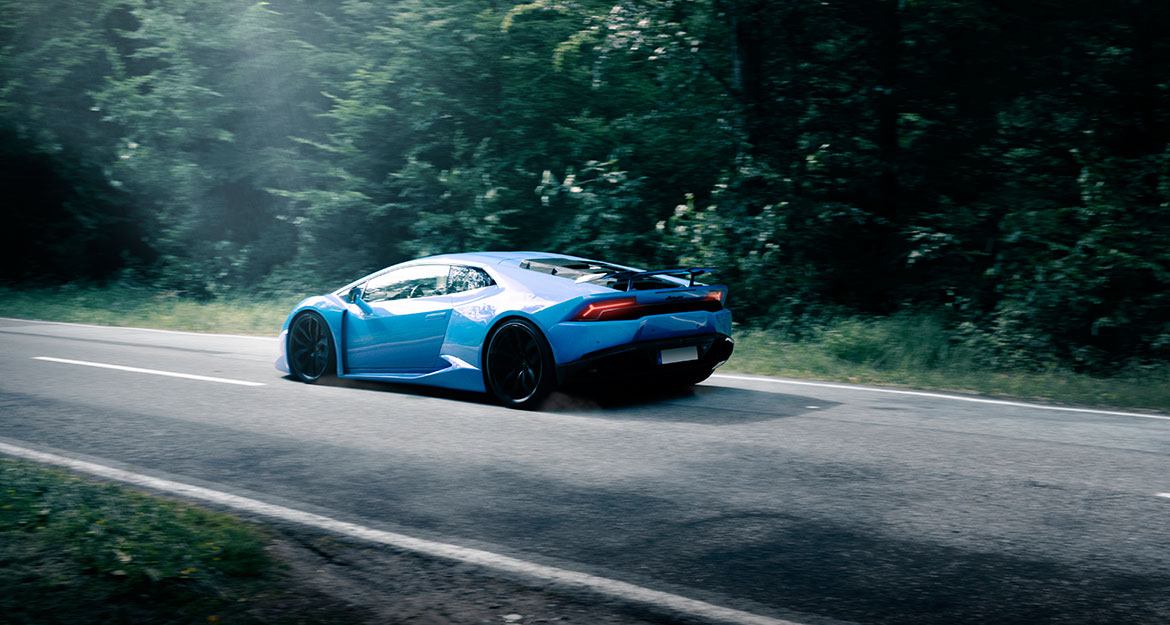 Even a super sports car like the Lamborghini Huracan drives particularly dynamic on all roads with a KW Variant 5 on board.
