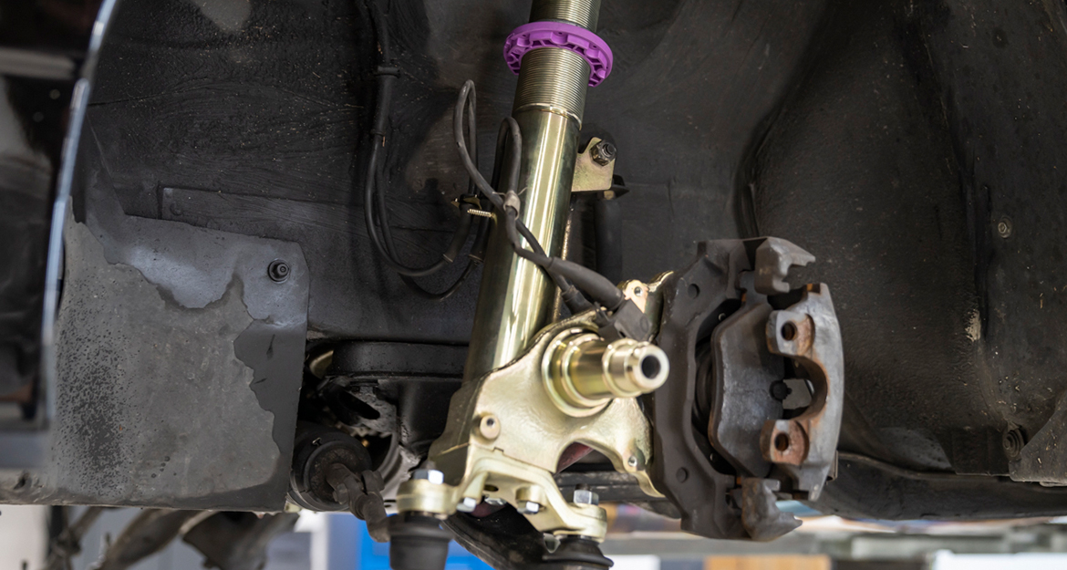 In addition to the modern suspension design with KW multi-valve technology, the special feature of the KW Classic Variant 3 Coilover suspension kit is the front axle suspension struts including forged steering knuckles.