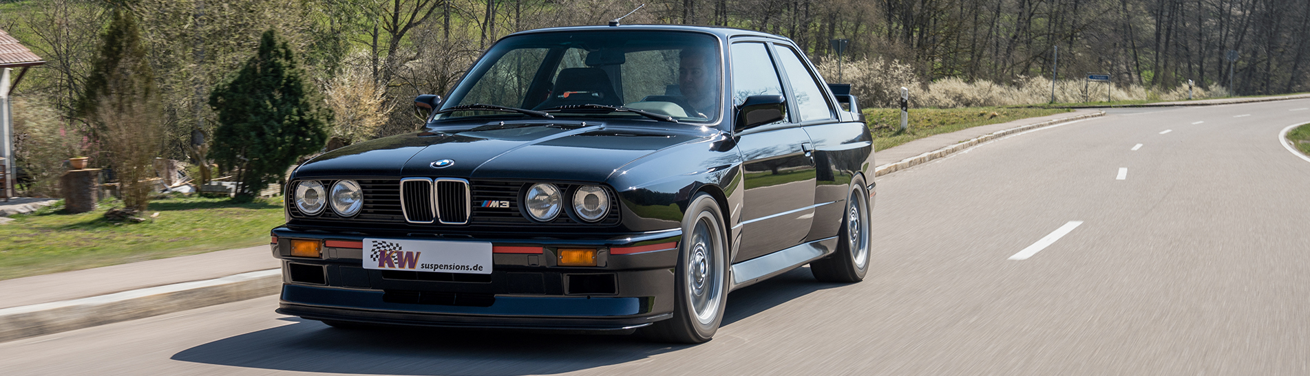 By installing KW Classic Coilover suspension kits with their modern dampers, the legendary BMW M3 gains significantly in driving dynamics and even the driving comfort increases in comparison to the M-suspension set-up from the eighties.