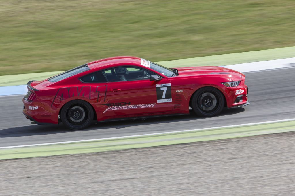 Ford Mustang LAE at the racetrack with our KW Clubsport kit